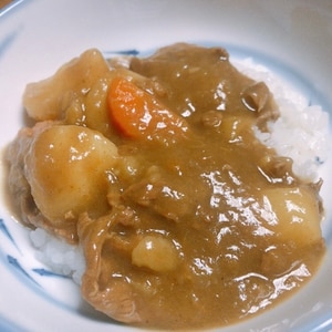 トマトピューレたっぷりのカレー